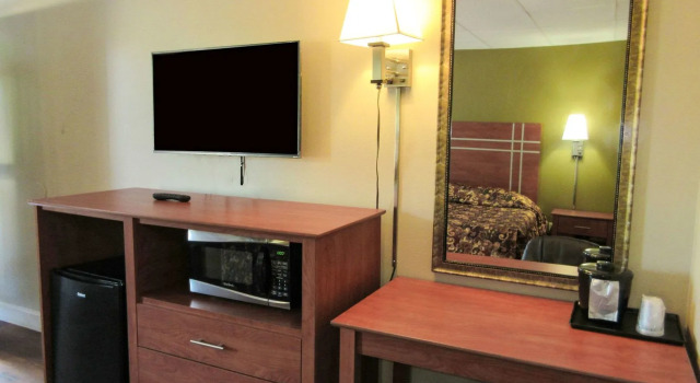Red Roof Inn & Suites Swansea
