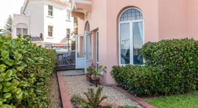 1 Mews at the Majestic Village, Забронировать Апартаменты/квартира Отели Cape Peninsula с бассейном, Бассейн