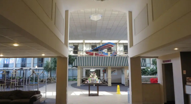 Holiday Inn Hotel And Suites, Book Hotel Columbus Ohio