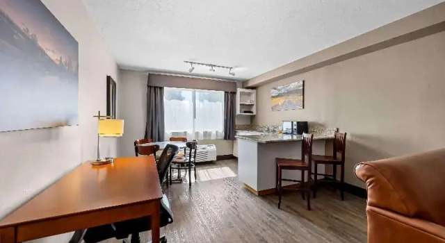 Четырёхместный люкс с балконом Best Western Inn at the Rogue