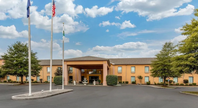 Comfort Inn & Suites, Book Hotel Benton Illinois