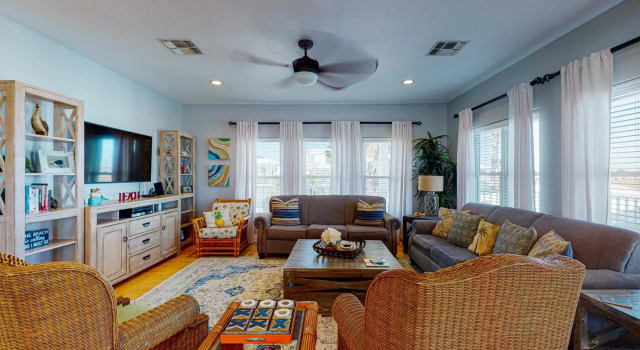 RD385 Dreamsicle Large Home in Gulfside Neighborhood, Shared Pool, Boardwalk to Beach