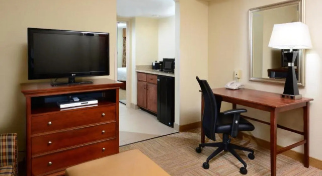 Люкс Hampton Inn Raleigh Capital Blvd North