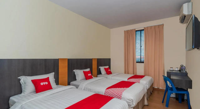 Трёхместный номер Deluxe Capital O 89538 Ocean Hotel
