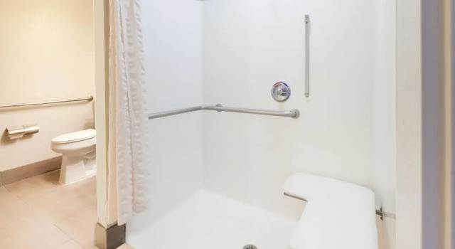 Четырёхместный номер Microtel Inn & Suites by Wyndham Baltimore BWI Airport