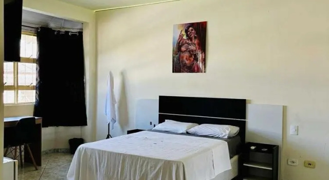 Hostel Londrina, Забронировать Хостел Отели Лондрина с парковкой, рядом с Rocha Pombo Square, Парковка