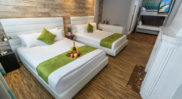 Люкс с 2 комнатами Chesterfield Hotel & Suites