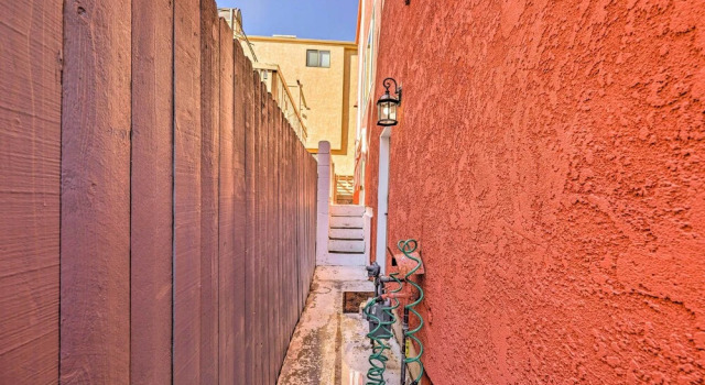 Oxnard Apartment < 1/2 Mi to Beaches!