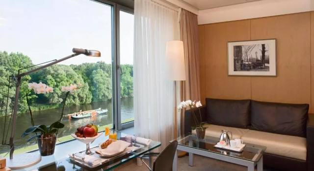 Полулюкс Steigenberger Airport Hotel Amsterdam