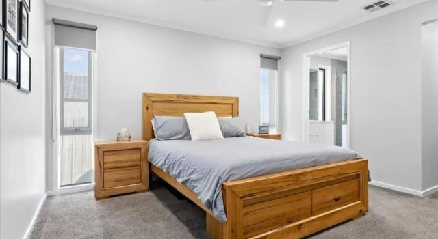 Luxurious 5 bedroom Villa with hot tub & much more, Book Villa Rosebud Mornington Peninsula