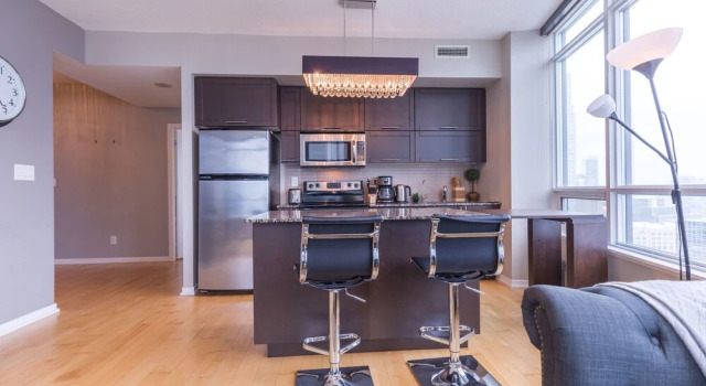 Ice Premier Suites, Забронировать Отель Торонто Greater Toronto Area, рядом с Театр Принцесса Уэльса