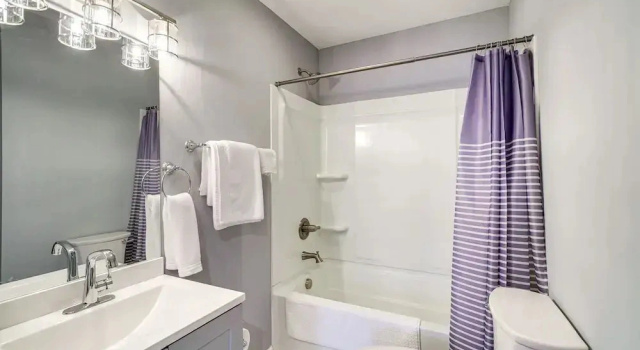 Коттедж Louisville Retreat w/ Deck ~ 11 Mi to Downtown!