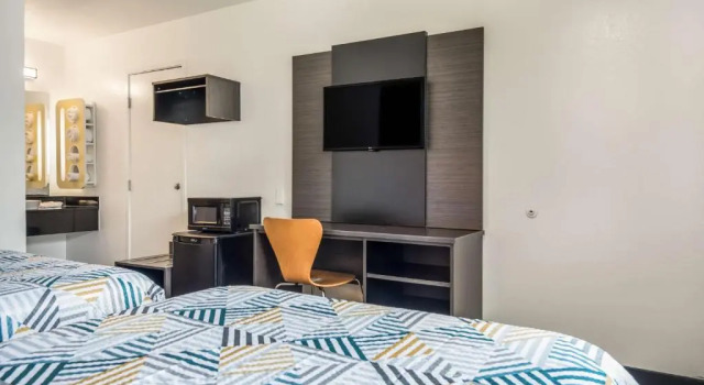Четырёхместный номер Standard Motel 6-College Station, TX - Bryan