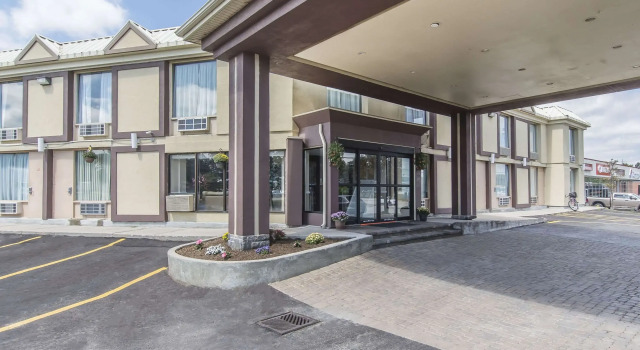 Econo Lodge Orillia, Book Hotel Hoteller i Orillia med parkering, Parkering