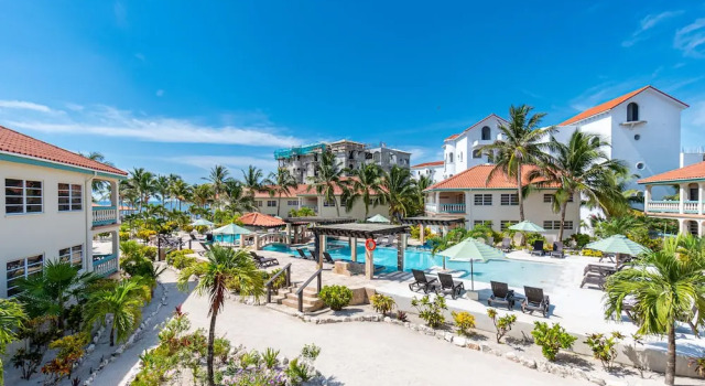 Люкс с красивым видом из окна Belizean Shores Resort