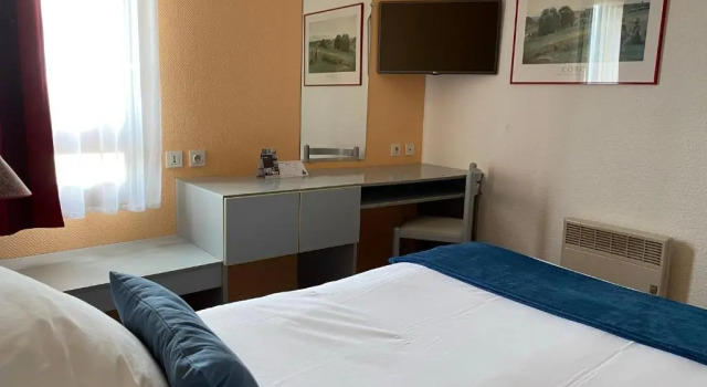 Одноместный номер Standard Brit Hotel Essentiel Moulins Avermes