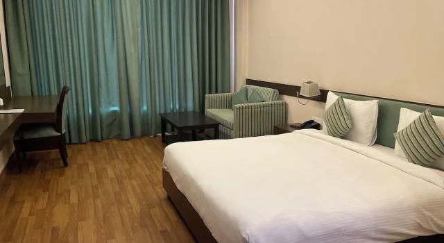 Номер Executive V Club Sohna Road