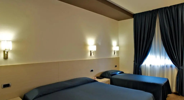 Трёхместный номер Standard Sam Hotel