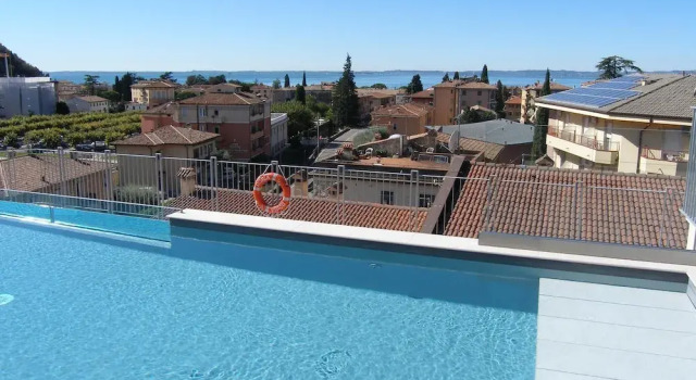 Апартаменты с балконом Apartment in Garda Near Shopping