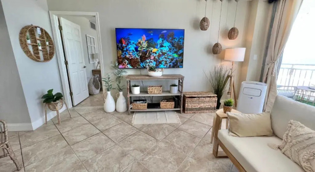 Апартаменты с 2 комнатами Lovely Ocean front for 5; It sleeps up to 12.