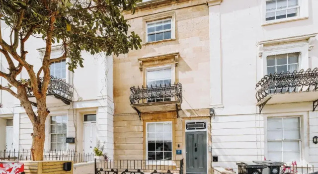 Clifton 32 - Garden Flat with Hot Tub - Hopewell