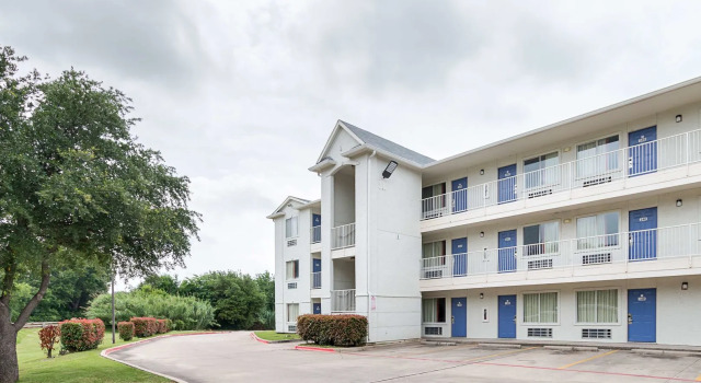 Motel 6 Grand Prairie, TX - Near Six Flags Drive