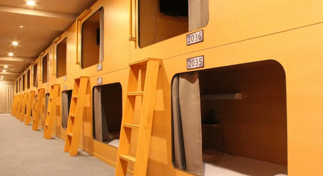 Мужская капсула Nikoh Capsule Hotel Refre - Hostel - Caters to Men