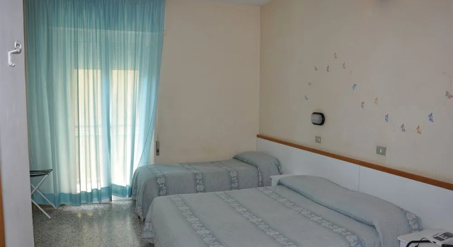 Hotel Mondial, Забронировать Отель Риваззурра Римини
