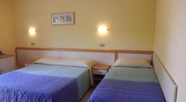 Четырёхместный номер Standard с балконом Hotel Rita