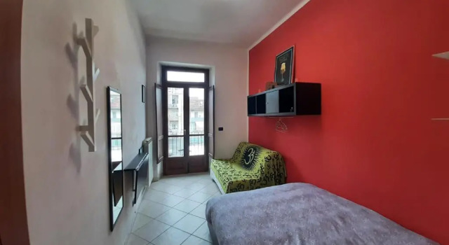 Cozy ROOM STANZA close city center in a family House Stanza in appartamento condiviso noi viviamo in casa STANZA in affitto