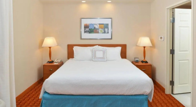 Двухместный полулюкс c 1 комнатой Fairfield Inn and Suites by Marriott Elk Grove
