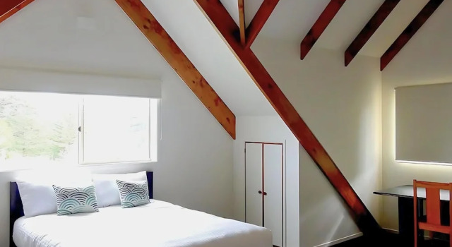 Cottage Pitcairn House