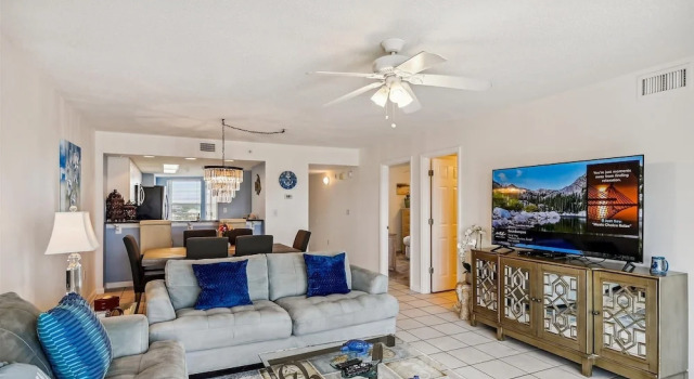 Recently renovated 2 bedroom/2 bath on 7th floor! by RedAwning, Book Lejlighed Fort Walton Beach Emerald Coast