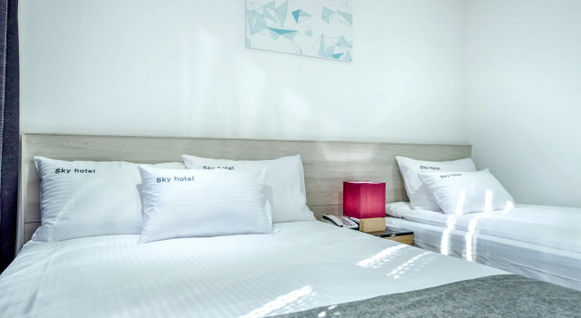 Sky Hotel, Забронировать Отель Недорогие отели Hallim, недорого