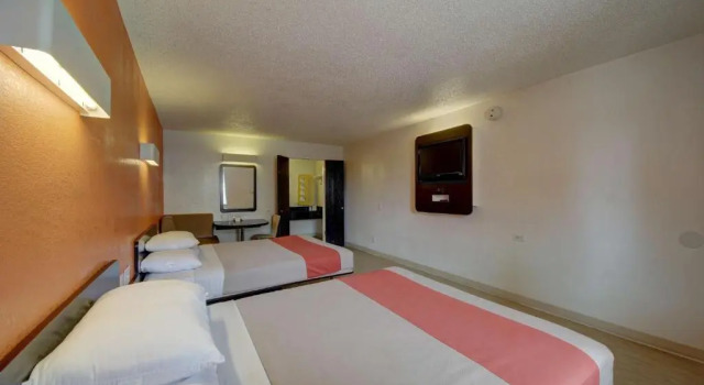Четырёхместный номер Standard Motel 6-San Antonio, TX - Downtown - Market Square