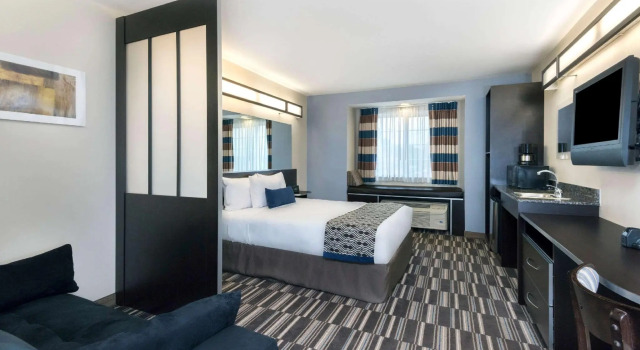 Четырёхместный номер Standard Microtel Inn and Suites Baton Rouge Airport