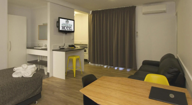 Люкс Glenmore Palms Motel