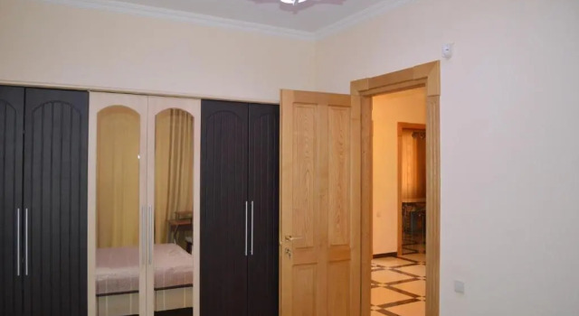 Mtatsminda Str 27(Ex. Dimitri Kipiani Str 35), Забронировать Отель Мтацминда Тбилиси, рядом с Тбилисский театр оперы и балета
