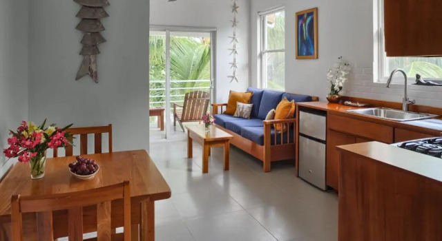 Апартаменты Weezies Ocean Front Hotel and Garden Cottages