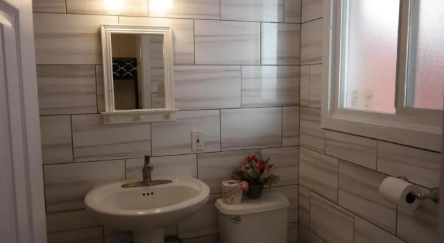 Кровать в общем номере The Beach Waikiki Boutique Hostel