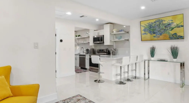 Апартаменты Uhost AI Stylish 1BR Bright Space w Patio
