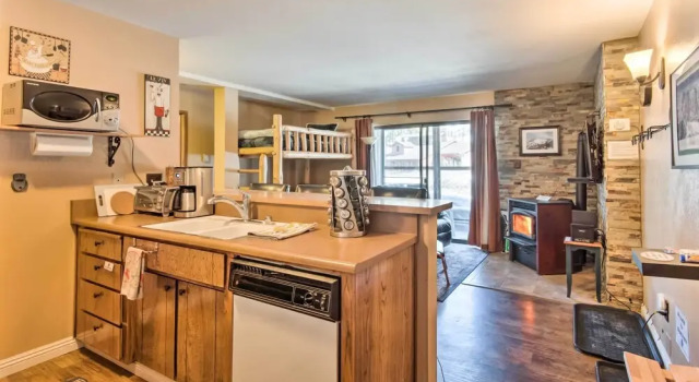 Апартаменты Walk to Ski Lift & Village: Lovely Kirkwood Condo