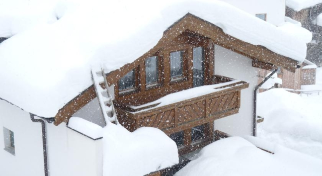 Chasa Piz Mez Di, Varaa Hotelli Samnaun Engadin
