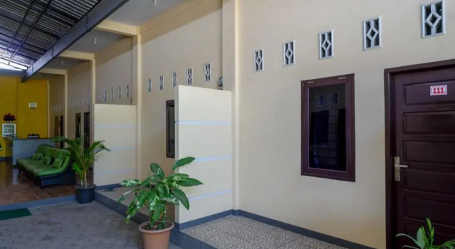 RedDoorz near Universitas Cokroaminoto Palopo, Prenota Hotel Palopo 