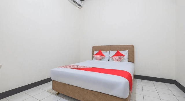 OYO 2703 Hotel Transit 1, Book Hotel Hotels in Sulawesi with Parking, Parking