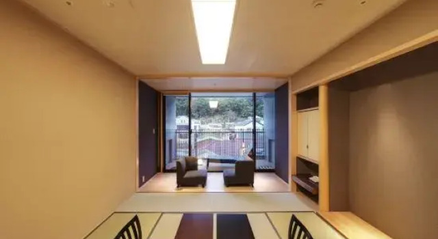 Кровать в общем номере Yugawara Onsen Chitose