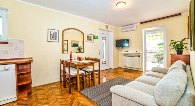 Apartments Paliaga