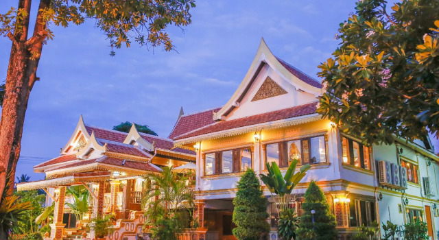 Номер Deluxe E-Outfitting Vang Thong Hotel