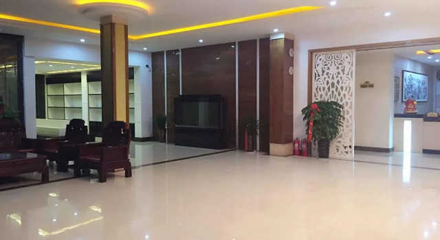 Mingju Business Hotel, Varaa Hotelli Hotellit Shandong pysäköinnillä, Pysäköinti