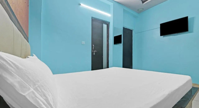 OYO 89631 Shiv Nath Hotel, Забронировать Отель Канпур штат Уттар-Прадеш